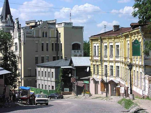 Андріївському узвозу загрожує руйнування через неконтрольоване будівництво