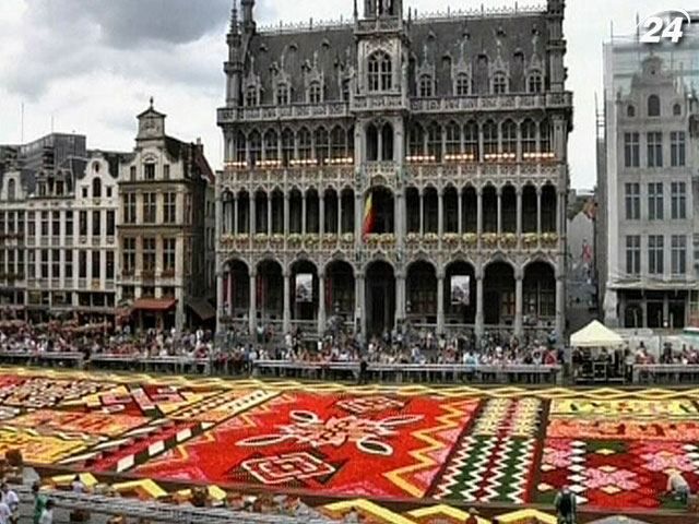 У столиці Бельгії з'явився килим із сотень тисяч квітів