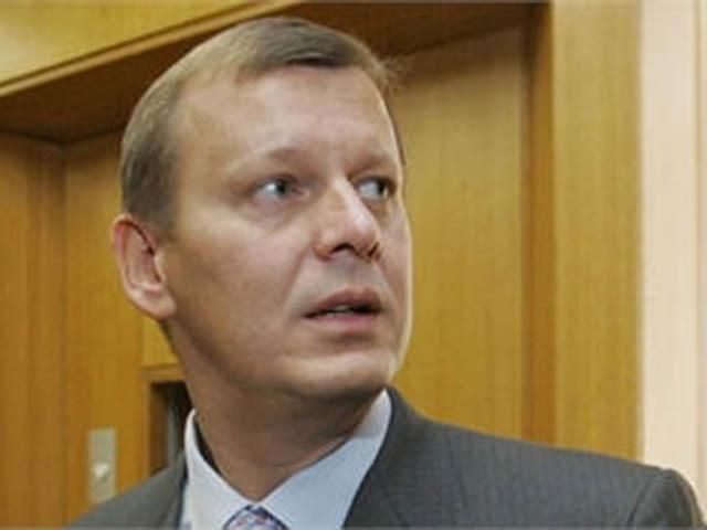 На Донеччині Клюєв роздає виборцям телетюнери (Фото) На Донеччині Клюєв роздає виборцям телетюнери (Фото)