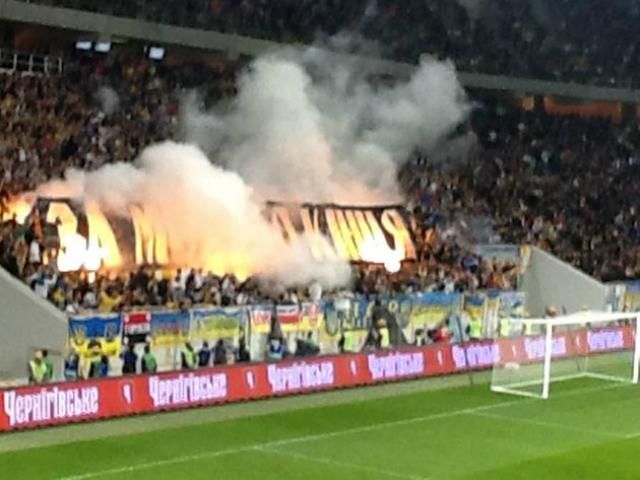 Футбольні фани підтримали українську мову (Фото) Футбольні фани підтримали українську мову (Фото)