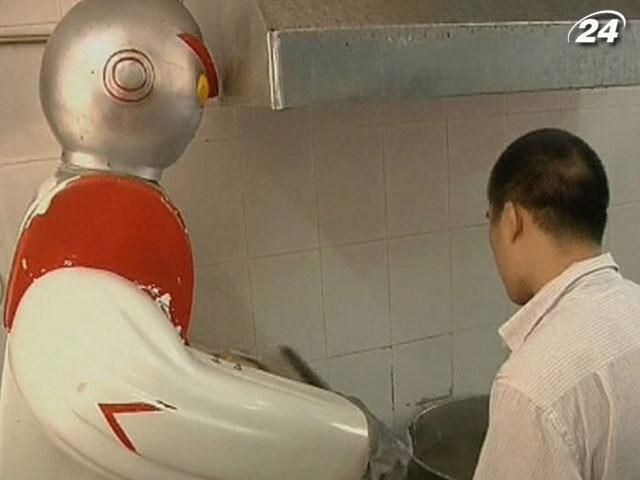 Китайські ресторани охоче купують роботів-кухарів