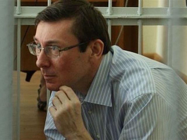 Луценко попросил Турчинова остаться после суда