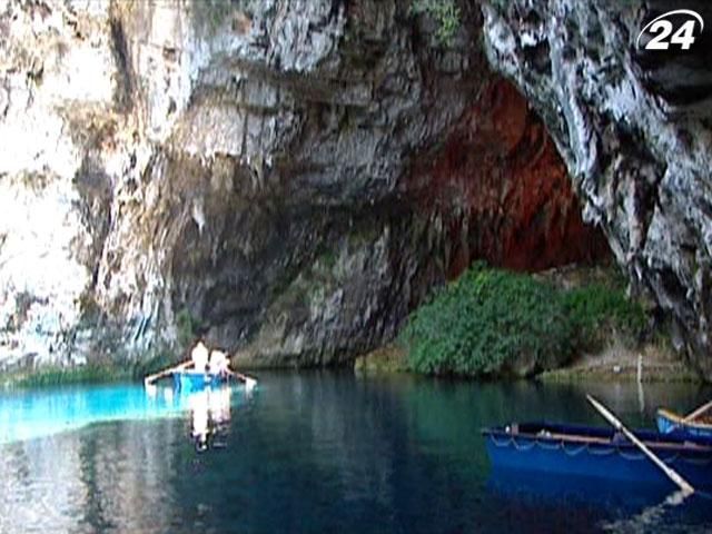 Кефалиния - тихий остров, где все еще царит типичная греческая атмосфера Кефалиния - тихий остров, где все еще царит типичная греческая атмосфера