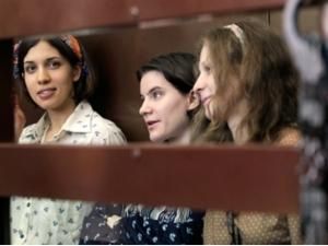 Учасниць Pussy Riot засудили до двох років ув'язнення (Відео) Учасниць Pussy Riot засудили до двох років ув'язнення (Відео)