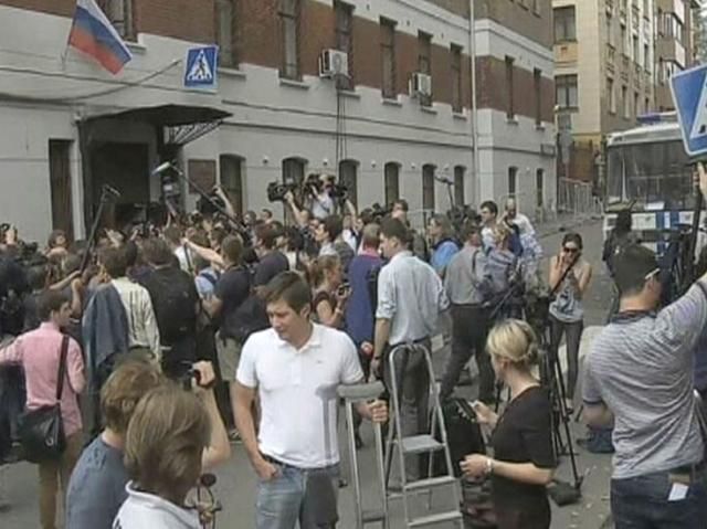 Под судом Pussy Riot задержали более 60 человек Под судом Pussy Riot задержали более 60 человек