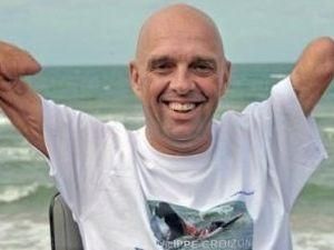 Француз без рук и ног совершил заплыв через ледяные воды Француз без рук и ног совершил заплыв через ледяные воды