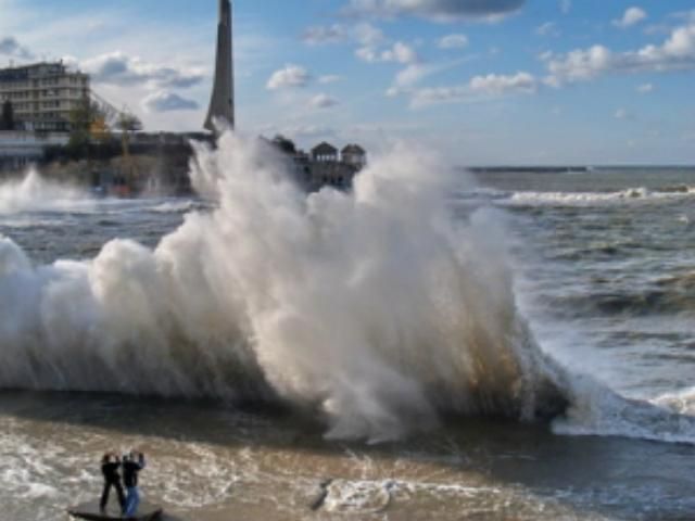 В Криму штормове попередження В Криму штормове попередження
