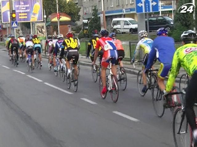50 велосипедистів проїхали зі Львова до Кракова в рамках марафону 50 велосипедистів проїхали зі Львова до Кракова в рамках марафону