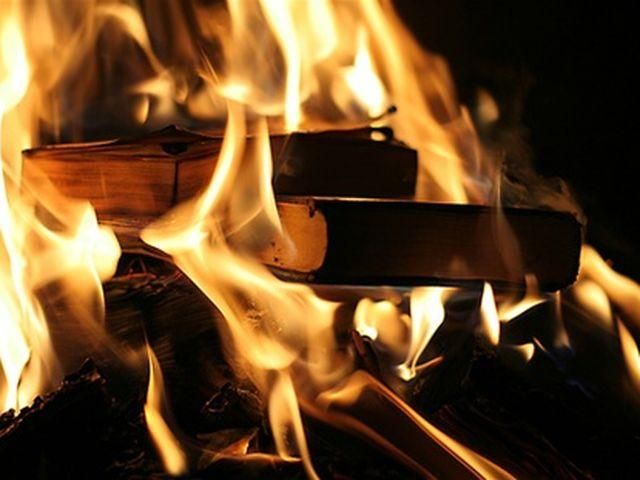 В Пакистане за сожжение Корана осудили 11-летнюю девочку В Пакистане за сожжение Корана осудили 11-летнюю девочку