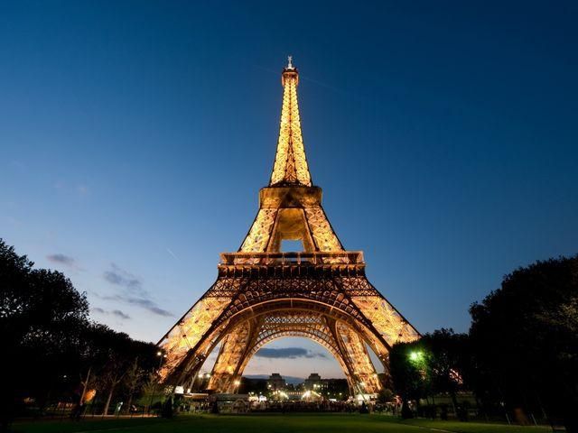 Эйфелеву башню оценили в 434 миллиарда евро Эйфелеву башню оценили в 434 миллиарда евро