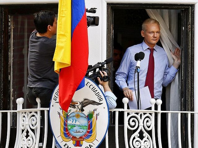 Ассандж призвал США прекратить "охоту" на WikiLeaks (Фото) Ассандж призвал США прекратить "охоту" на WikiLeaks (Фото)
