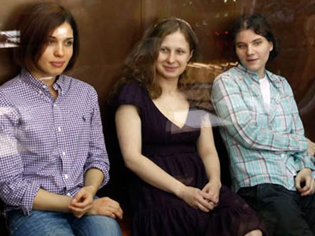 Pussy Riot загрожує ще один суд. Цього разу - через гроші Pussy Riot загрожує ще один суд. Цього разу - через гроші