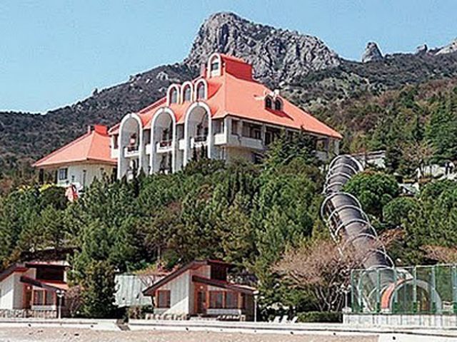 На дачу Януковича витратять ще 77 мільйонів (Фото) На дачу Януковича витратять ще 77 мільйонів (Фото)