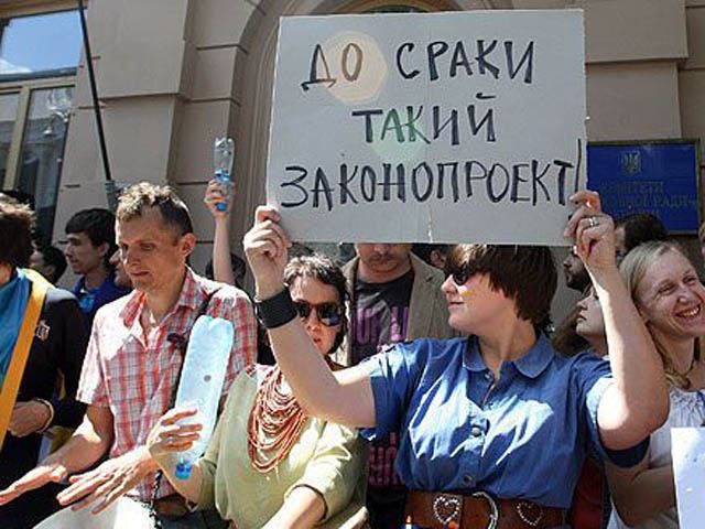 Опитування: Думки українців щодо "мовного" закону розійшлись