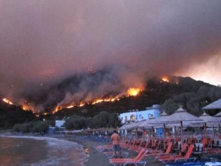 В Греции вспыхнул крупнейший за все лето пожар В Греции вспыхнул крупнейший за все лето пожар