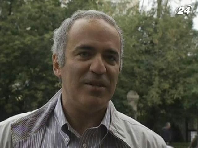 Каспарова можуть покарати за покусаний палець Каспарова можуть покарати за покусаний палець