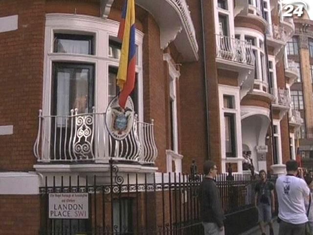 Еквадор застерігає Лондон від спроб арештувати Ассанжа