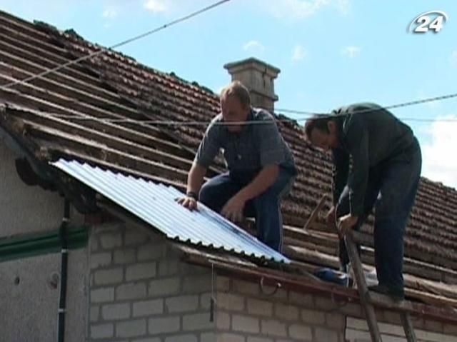 На Рівненщині вітер позривав дахи з будинків На Рівненщині вітер позривав дахи з будинків