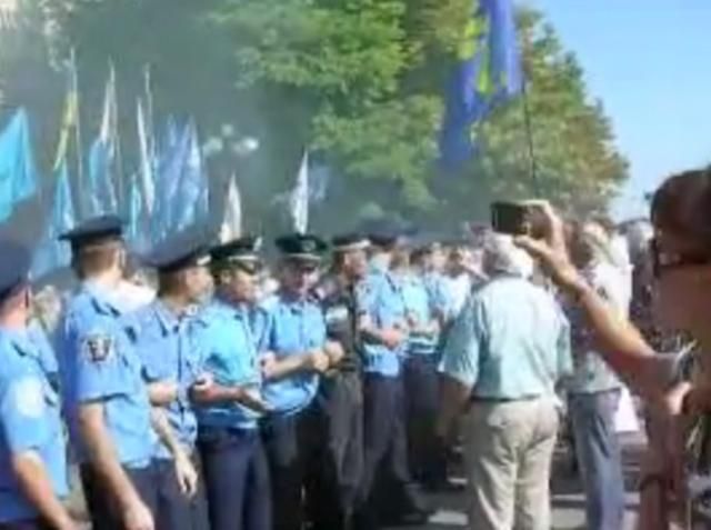 В Николаеве не поделили язык. Дошло до драки (Видео)