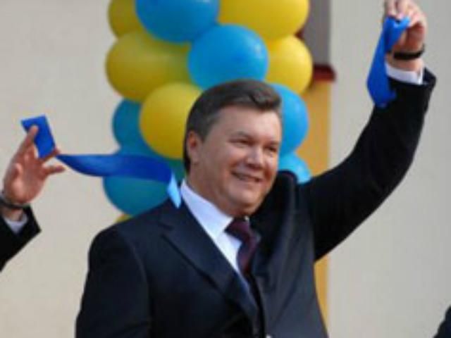 Монумент Независимости в Харькове Янукович открыл на русском языке