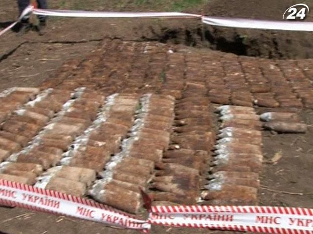 На Дніпропетровщині рятувальники виявили понад 600 боєприпасів На Дніпропетровщині рятувальники виявили понад 600 боєприпасів