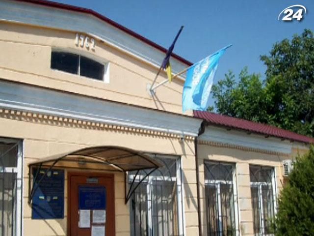 ЦВК відмовилась прибрати символіку "регіонів" з держустанов ЦВК відмовилась прибрати символіку "регіонів" з держустанов