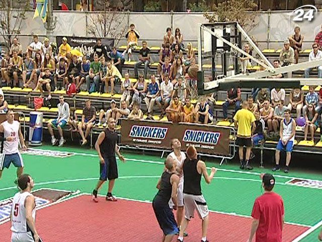 Святковий Хрещатик перетворився на спортивну вулицю Святковий Хрещатик перетворився на спортивну вулицю