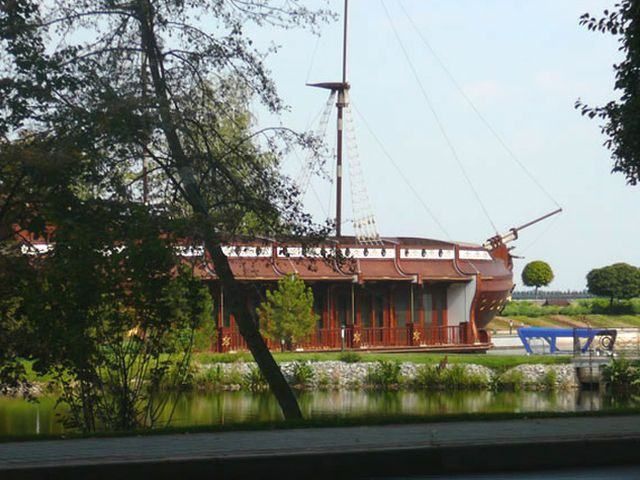 Журналистка показала дачу Януковича изнутри (Фото, Видео) Журналистка показала дачу Януковича изнутри (Фото, Видео)