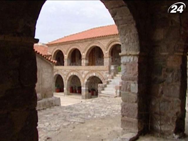 Лесбос - грецький острів, що славиться стародавньою архітектурою та монастирями Лесбос - грецький острів, що славиться стародавньою архітектурою та монастирями