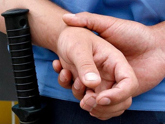 За листівки проти Литвина активістів побили спершу невідомі, а потім – міліція За листівки проти Литвина активістів побили спершу невідомі, а потім – міліція