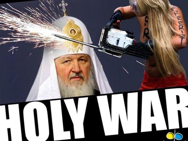 У Росії масово спилюють поклінні хрести (Відео) У Росії масово спилюють поклінні хрести (Відео)