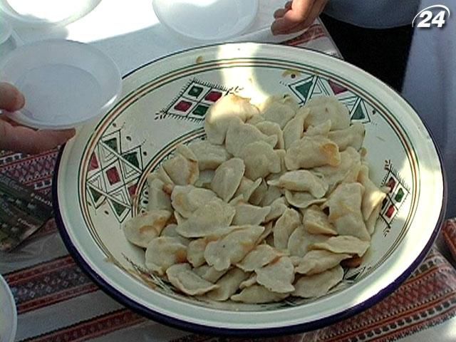 Во Львове праздник вареника собрал 5 тысяч человек Во Львове праздник вареника собрал 5 тысяч человек