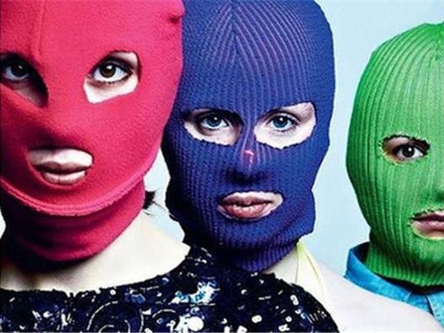 Россию покинули две участницы Pussy Riot Россию покинули две участницы Pussy Riot