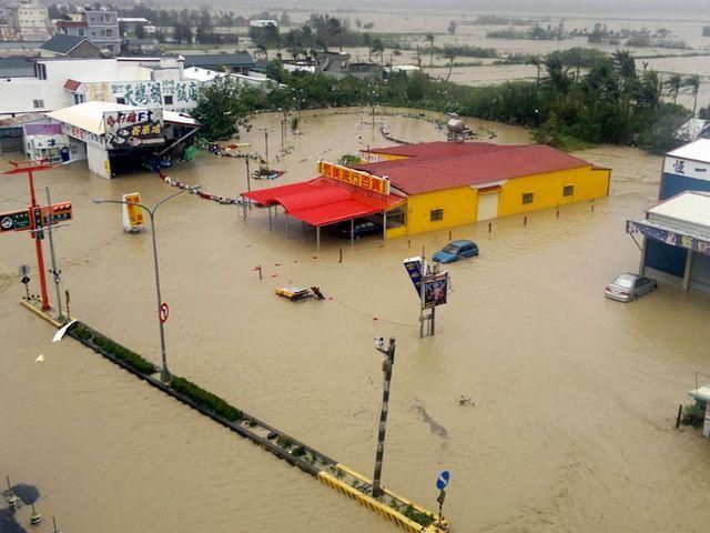 Тайванем пронесся тайфун Тайванем пронесся тайфун