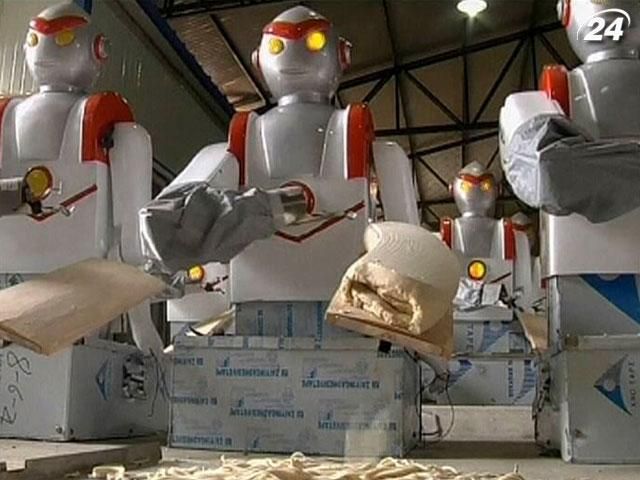 Китайський шеф-кухар створив армію робокухарів для нарізання локшини Китайський шеф-кухар створив армію робокухарів для нарізання локшини