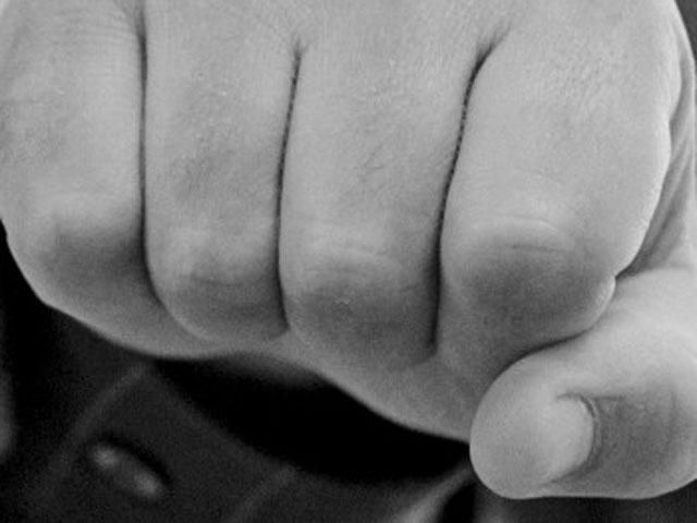 В Одесі охоронець супермаркету розбив голову покупцеві В Одесі охоронець супермаркету розбив голову покупцеві