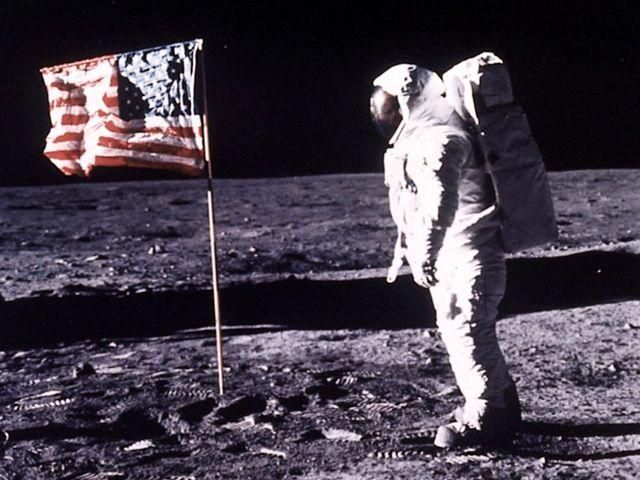 Ніл Армстронг – автор першого кроку на поверхні Місяця (Фото)