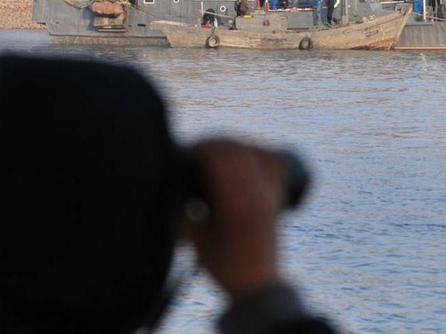 На нудистському пляжі під Маріуполем знайшли труп з біноклем На нудистському пляжі під Маріуполем знайшли труп з біноклем