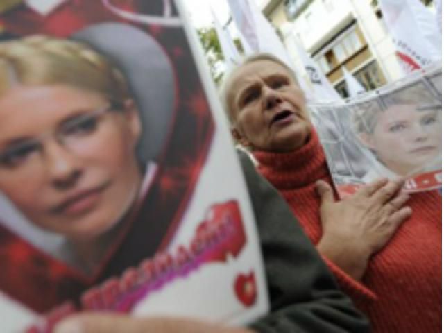 Под Высшим спецсудом собрались сторонники Тимошенко