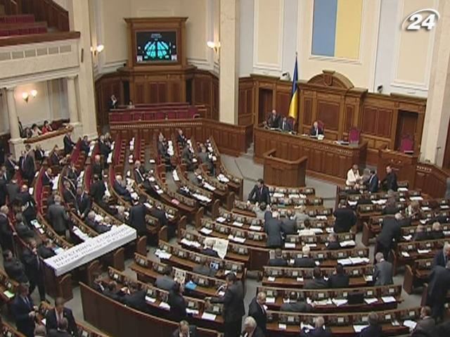 Експерт: Українців не цікавлять передвиборчі програми партій