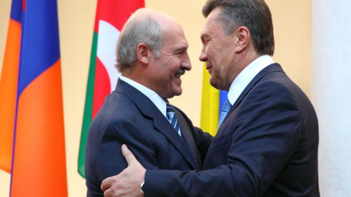Янукович привітав з днем народженням Лукашенка