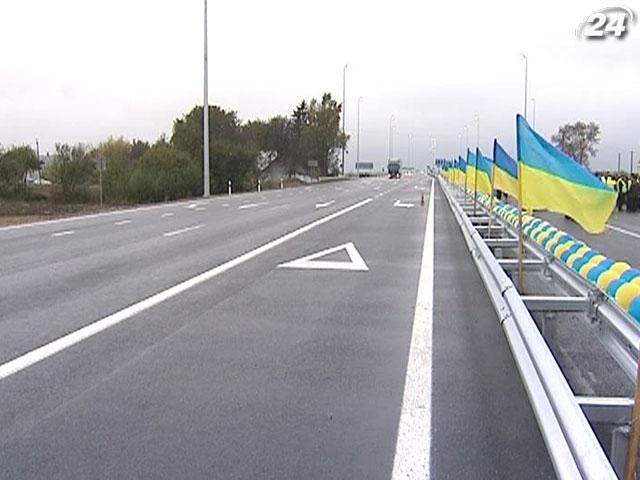 Укравтодор: в прошлом году отремонтировано только 2 тысячи километров дорог