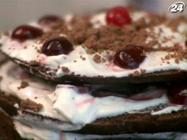 В ірландському ресторані Mary's Celtic Kitchen готують шоколадний торт з вишнями