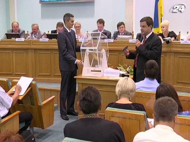 Суд оставил "Свободу" и УДАР без представителей в окружкомах Суд оставил "Свободу" и УДАР без представителей в окружкомах