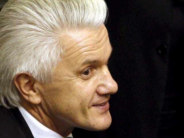 Литвин каже, що підписав "мовний" закон через опозицію Литвин каже, що підписав "мовний" закон через опозицію