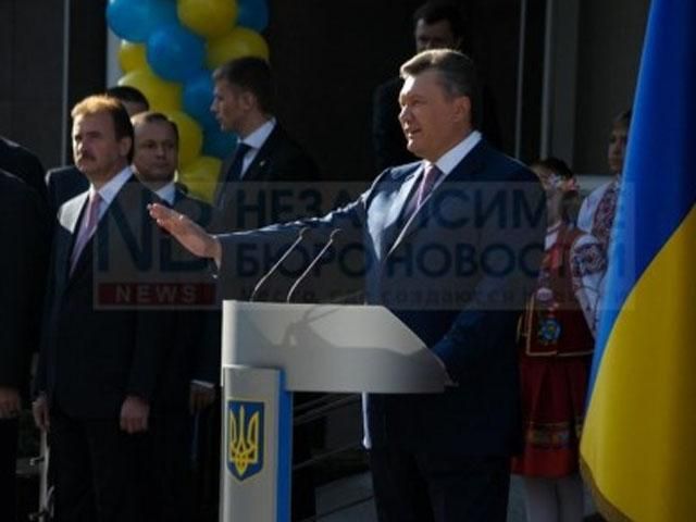 Янукович пошел в школу (Фото)