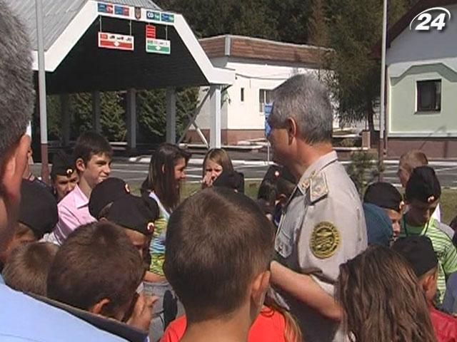 Митники провели урок для дітей з інтернату Митники провели урок для дітей з інтернату