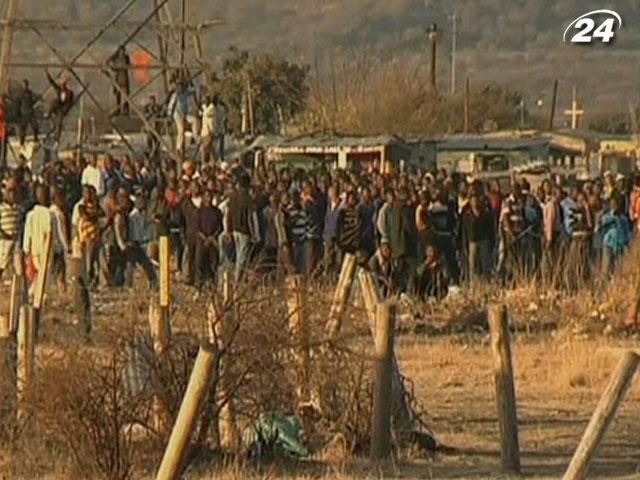 Південноафриканських шахтарів, які вчинили бунт на копальні, звільнять з-під варти 