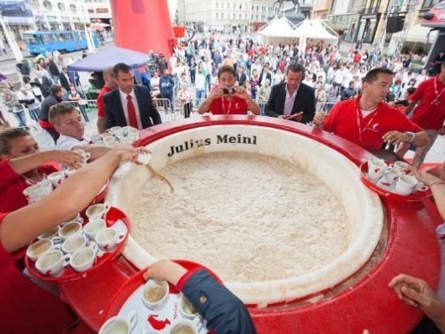 В Хорватии приготовили самую большую чашку капучино (Фото)