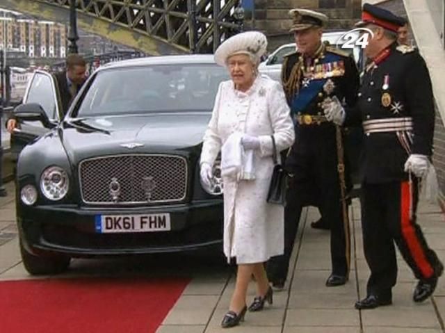 Елизавета II выступила в защиту слова "империя" Елизавета II выступила в защиту слова "империя"